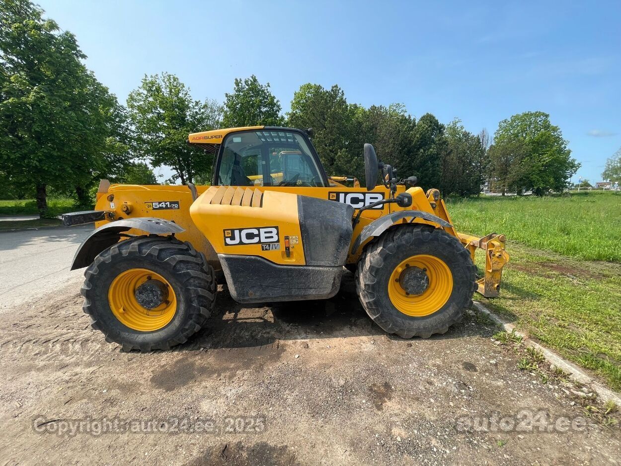 。 Hitachi ZX 225 US R LC-6 -- ZX225 -- 25.4 ton for sale