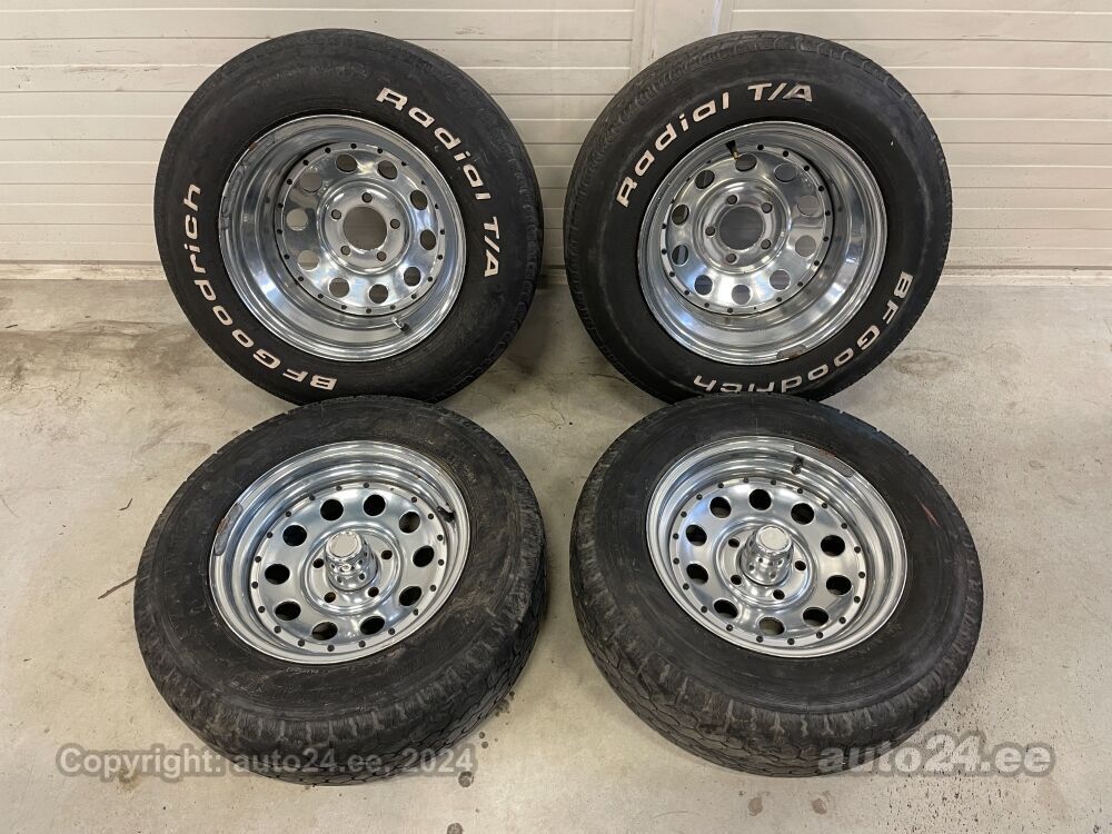 BFGoodrich Radial T/A Raised White Letter 255/60R15 Tire