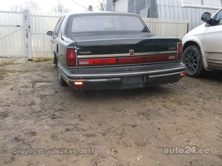 Town car  リムジン Lincoln Town Car (valge) 8 kohta - Limu.ee